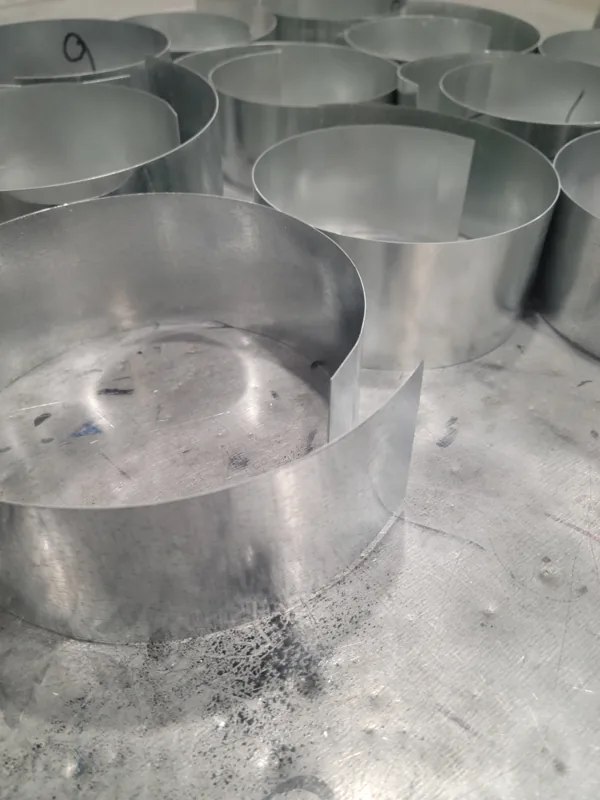 Rolled galvanized round pipe sections